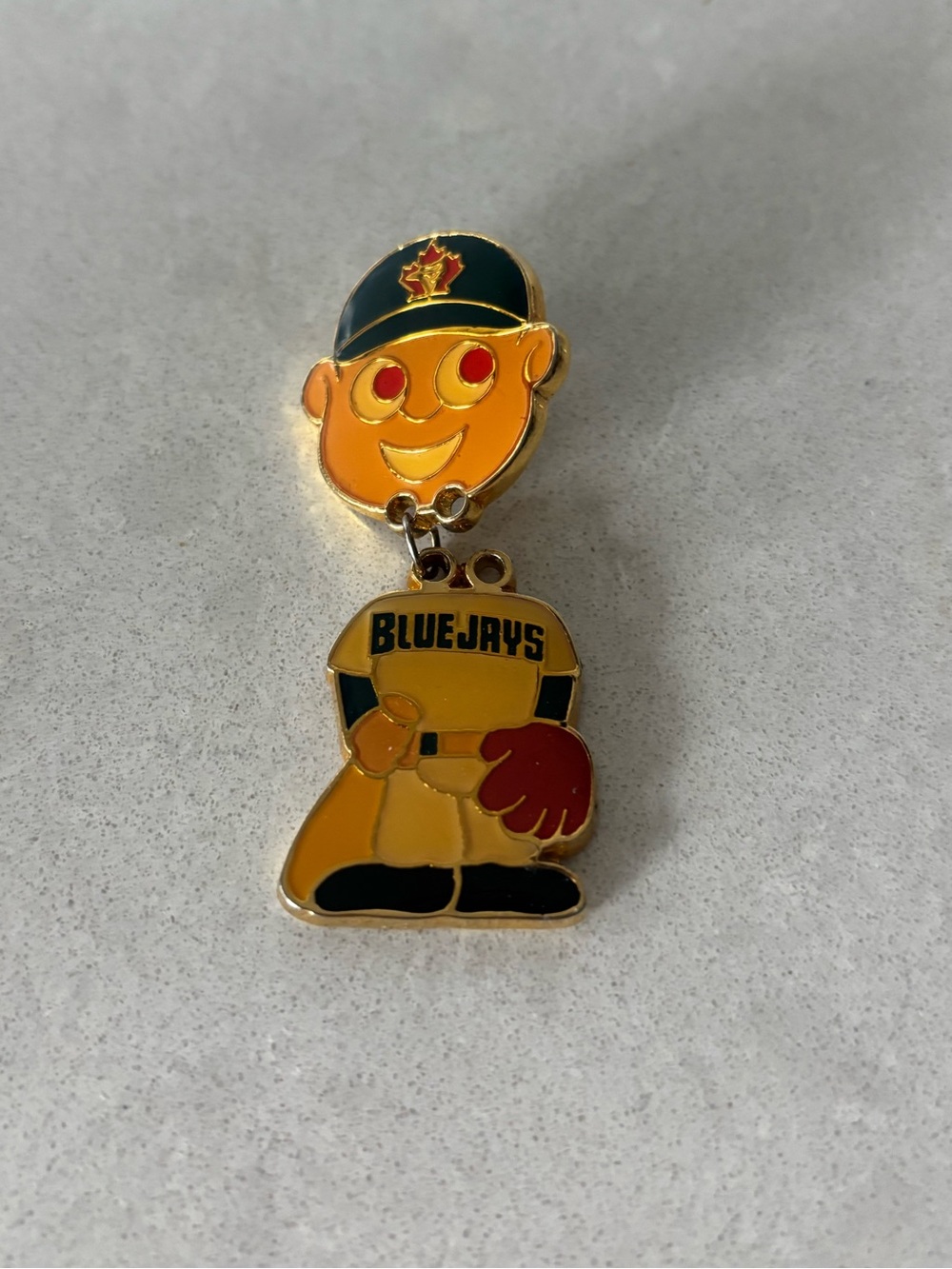 ❤️🔥5/$25❤️🔥1997 Toronto Blue Jays Bobblehead Player Pin-1 Clasp Missing